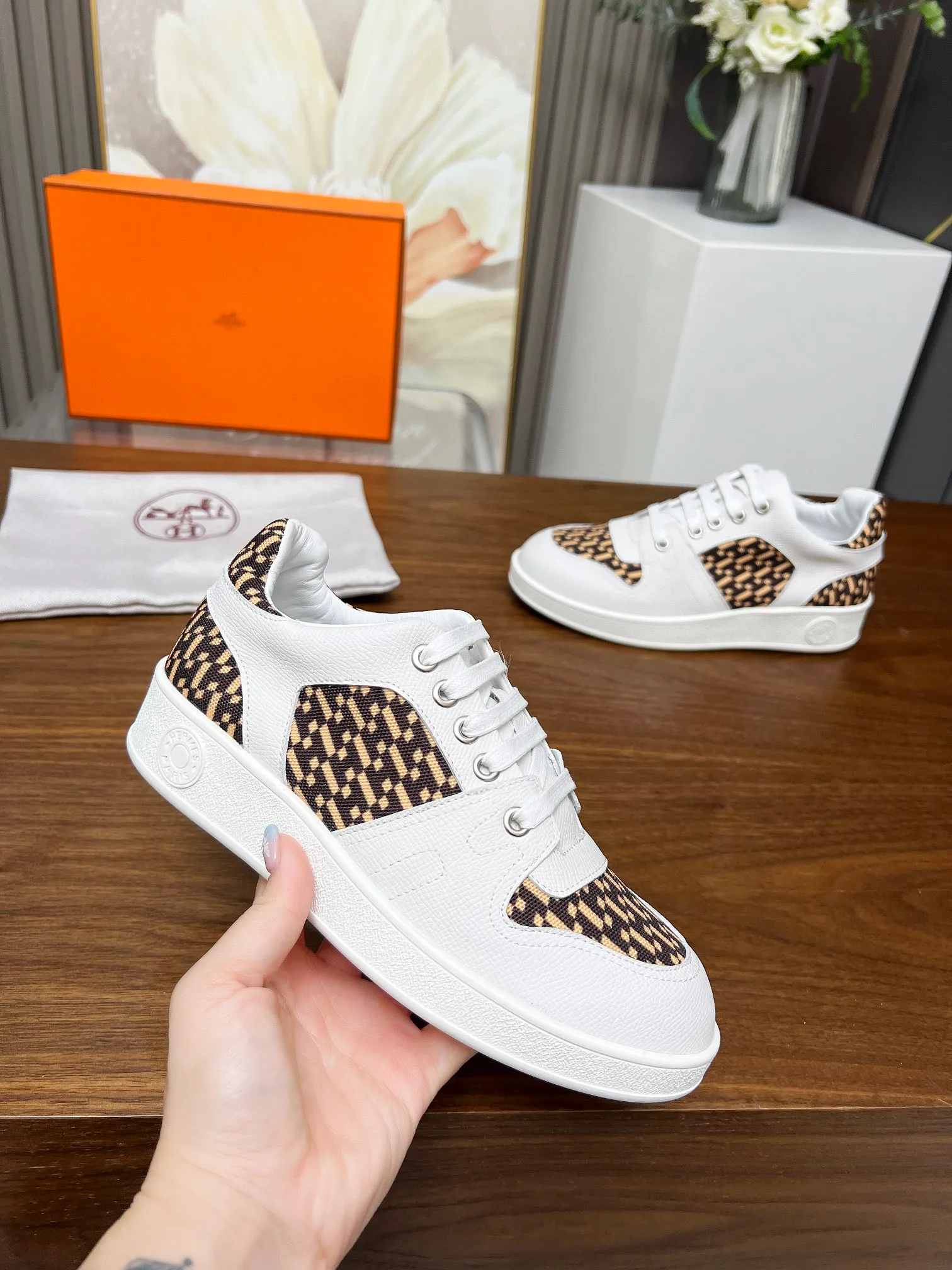 👟👟Ex-factory price 520👟👟 🔥🔥🔥French direct mail HERMES/Hermès flat fashion sports and casual shoes Korean style lace-up mesh lightweight! ! Breathable and comfortable, standard size 35/40 (41 can be customized and will not be returned)